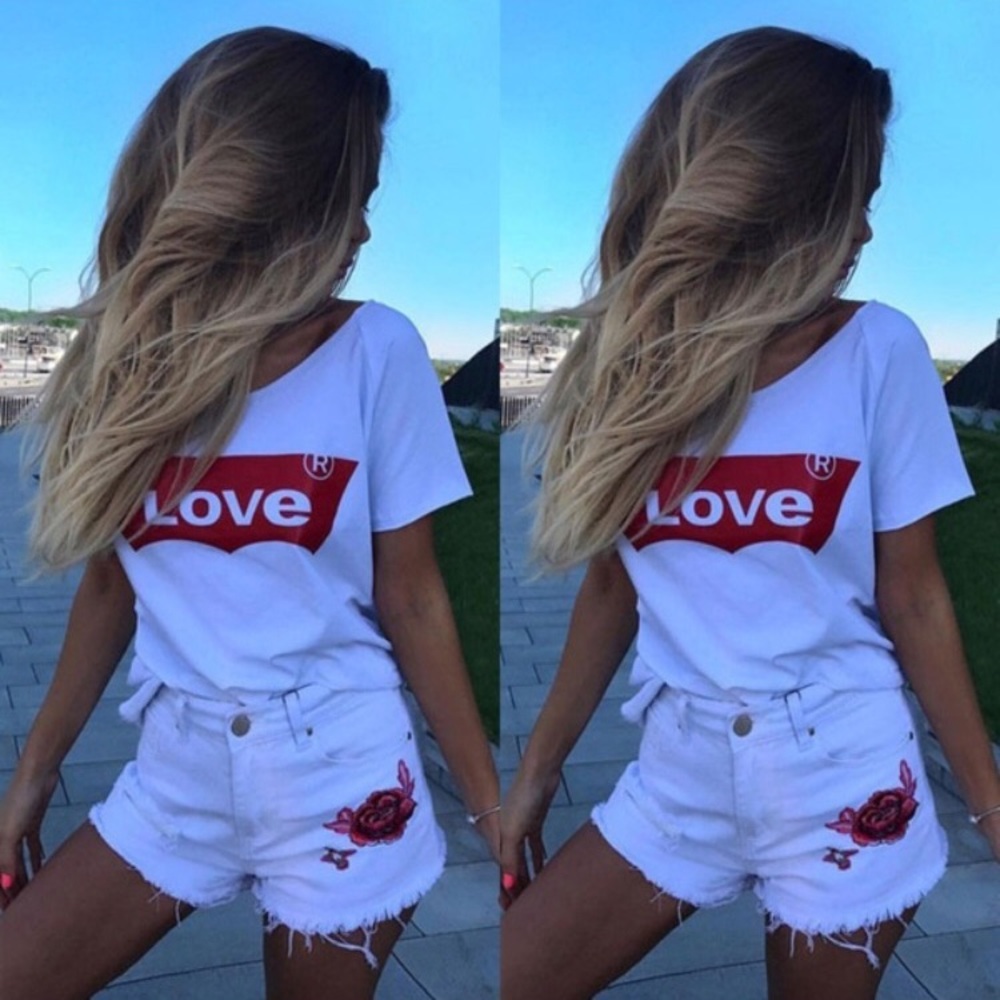 Levi’s logo “love” tee